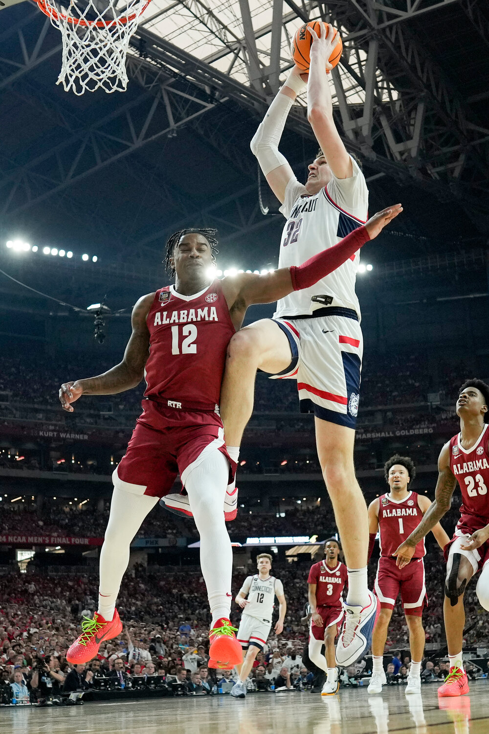 Defending champ UConn pulls away late from potent Alabama Phoenix